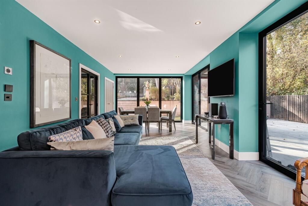 House in East Hertfordshire, Stanstead St Margarets - More