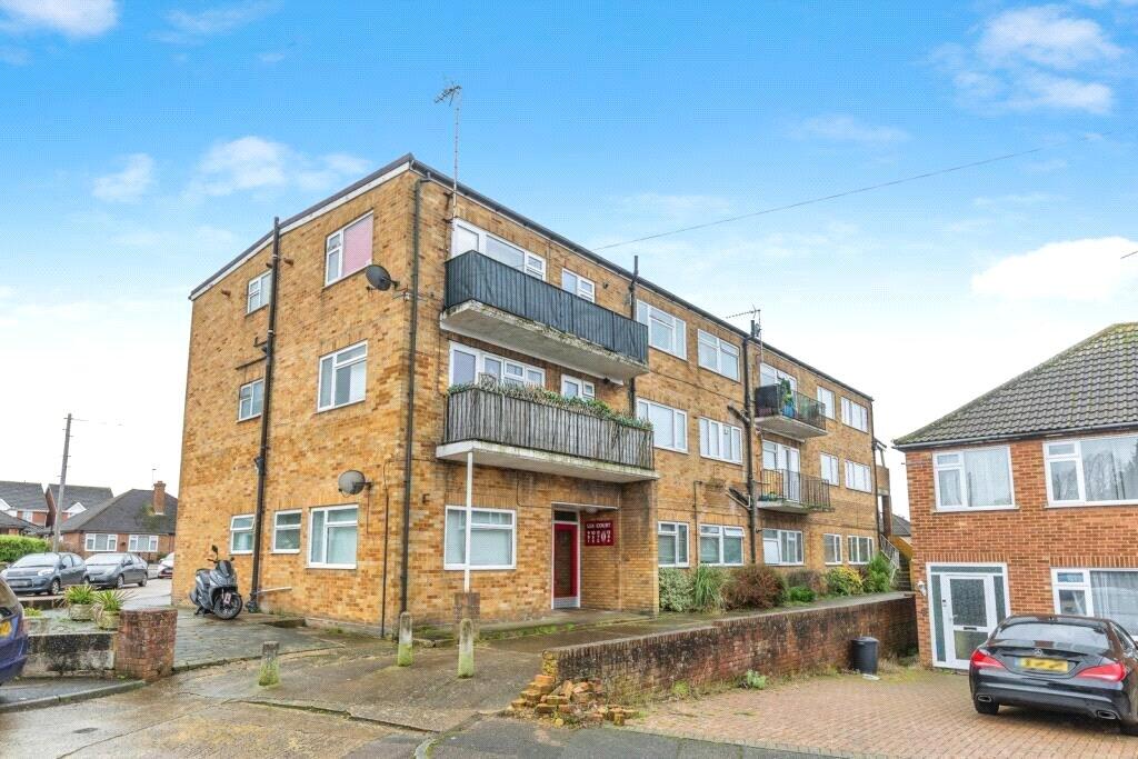 Apartment in Rochester, Kent - View 2