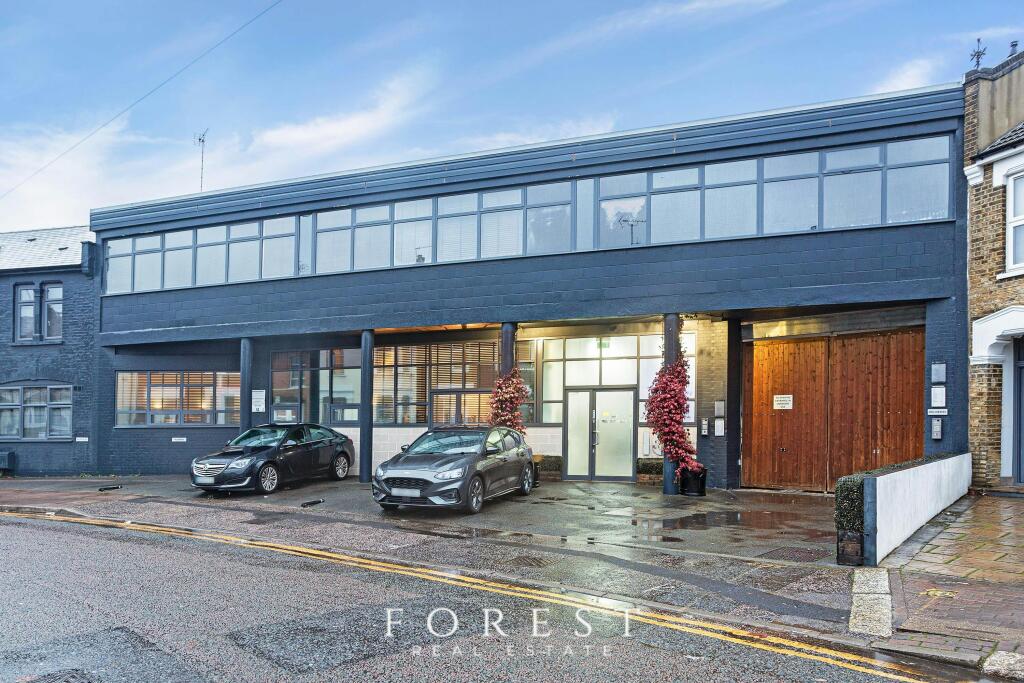 32061_forest_re___the_courtyard___ext06_lo.jpg