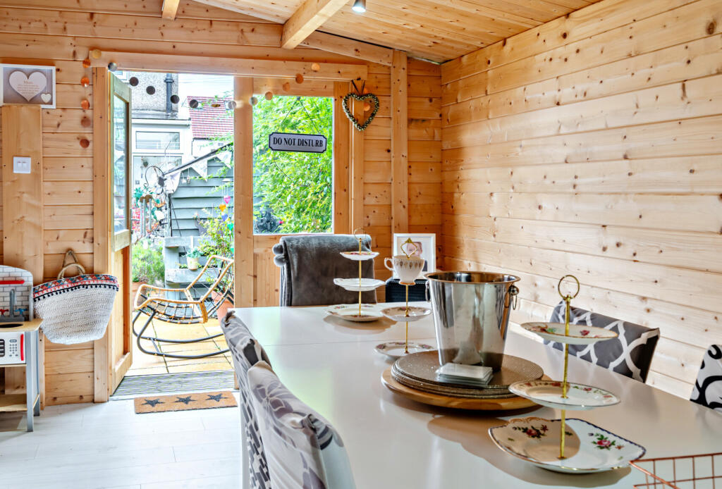 House in London, Stonecot, Benhilton - View 4