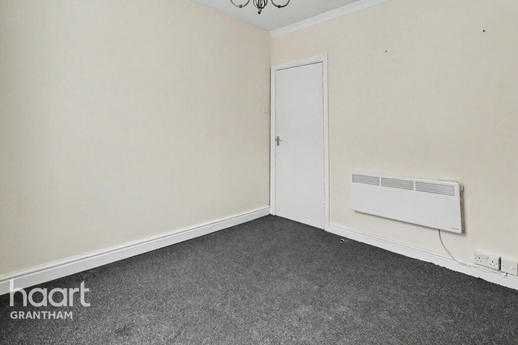 House in South Kesteven, Grantham - More