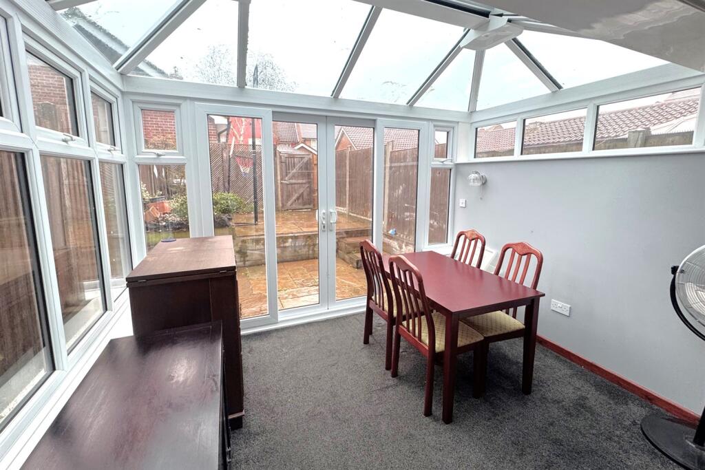 Coopers Crescent, Great Notley, Braintree, CM77 photo 4
