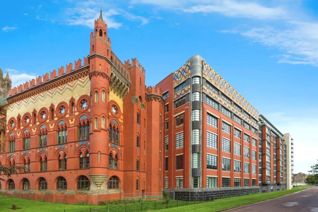 2-bed flat on Templeton Court, Glasgow, G40, £270,000