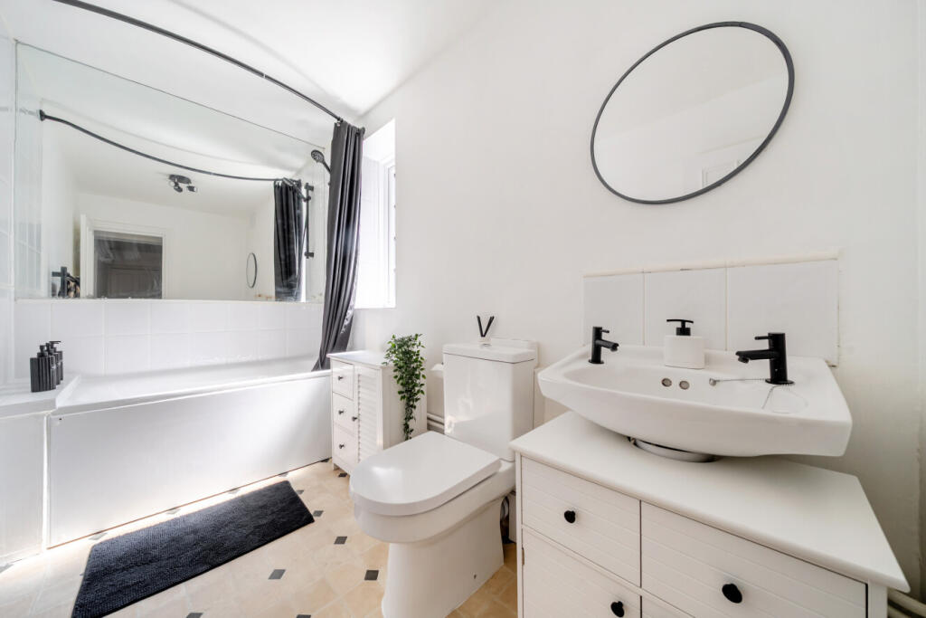 Apartment in London - More