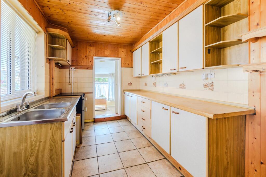 House in Rushden, North Northamptonshire - More