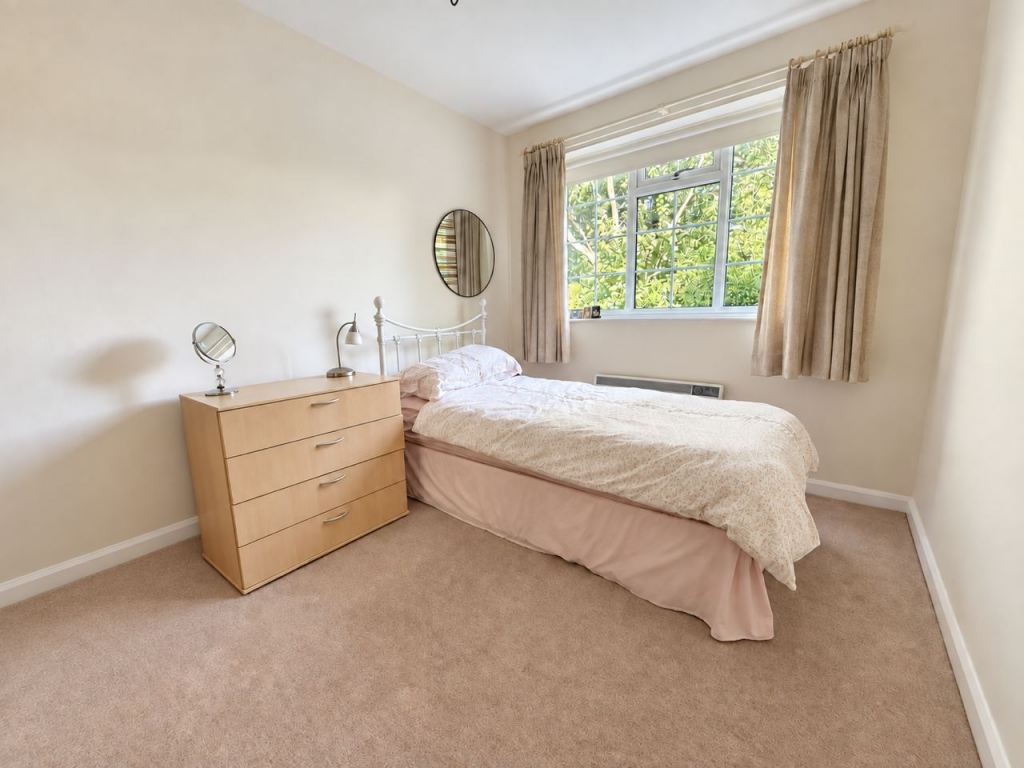 Apartment in Bradford, Shipley - More