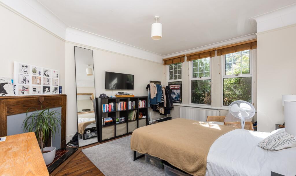 House in London - View 2