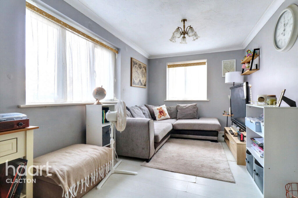 Connaught Gardens East, Clacton-On-Sea photo 2