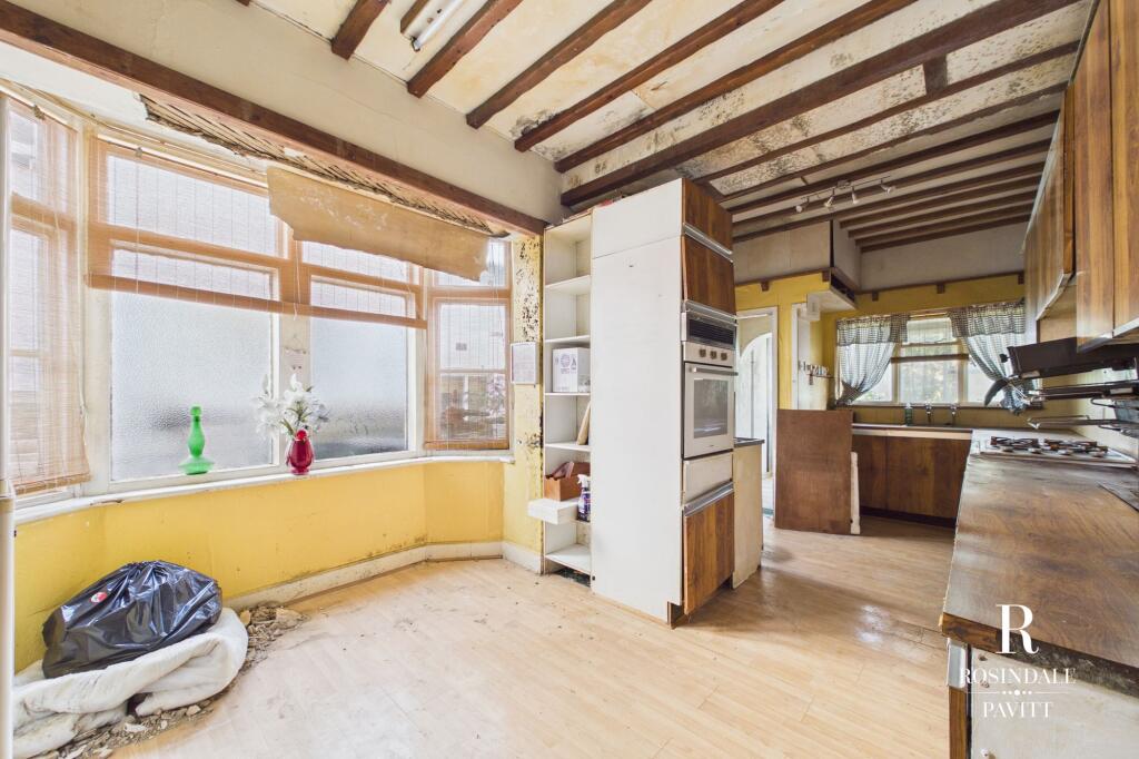 House in London, Carshalton Beeches, The Wrythe - View 5