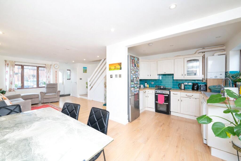 House in St Albans, Sandridge - View 3