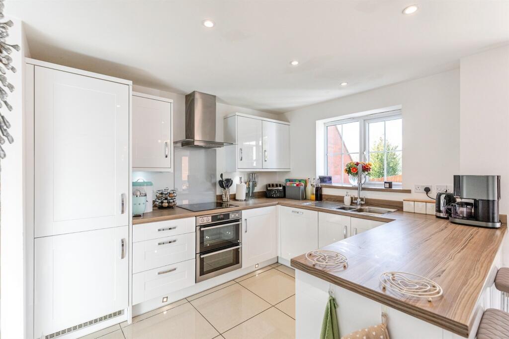 House in Northampton, North Northamptonshire - View 3