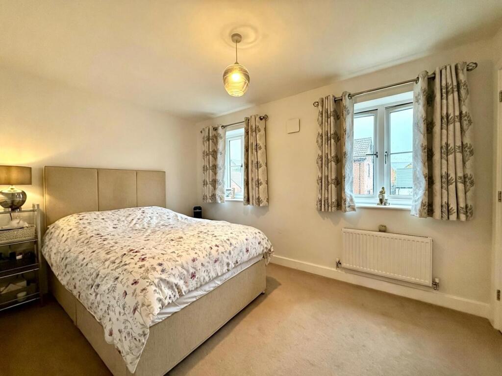 House in Swindon, Blunsdon - View 5