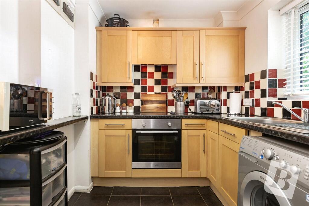 Spruce Close, Laindon, Basildon, Essex, SS15 photo 2