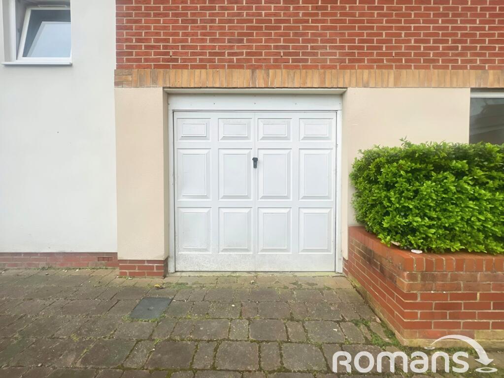 Apartment in Basingstoke and Deane, Basingstoke - More