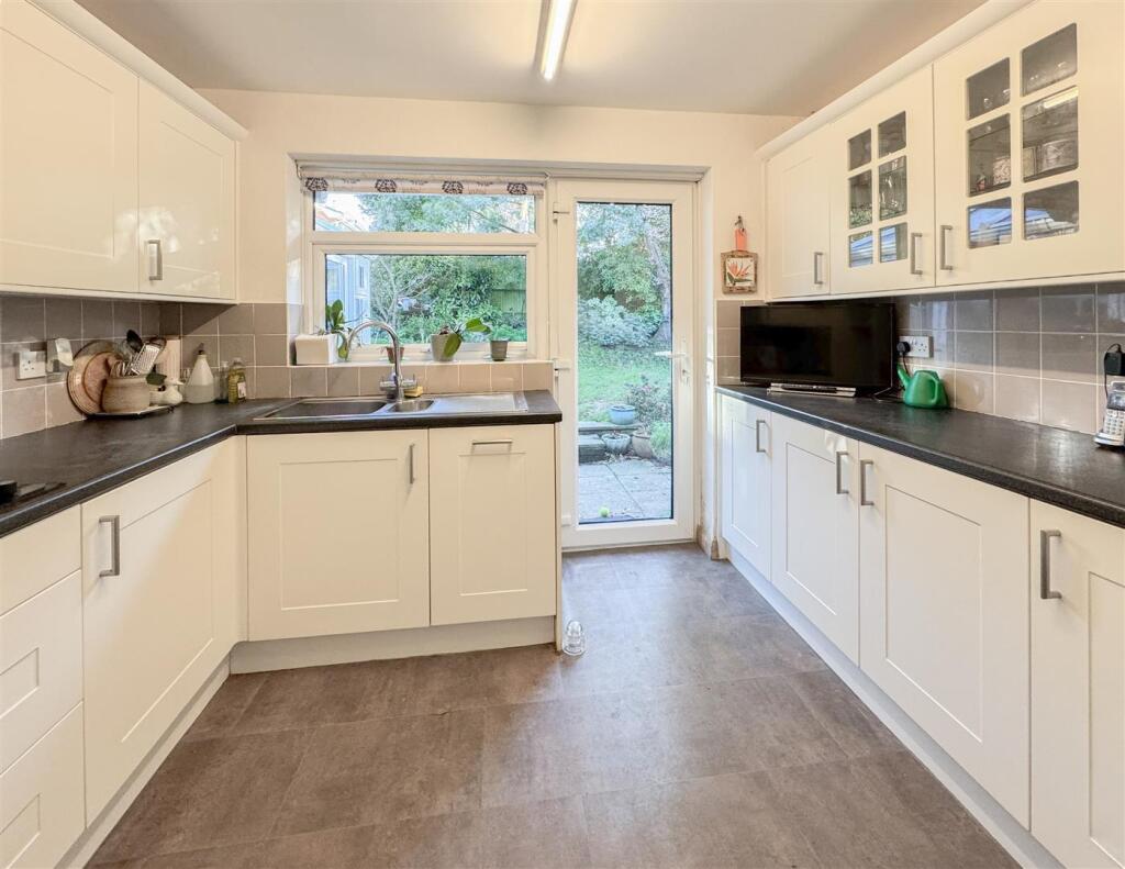 Deerswood Lane, Bexhill, TN39 4LT photo 2