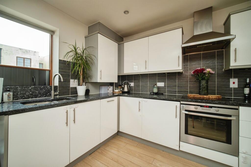 Greenlands Road, Basingstoke - View 5