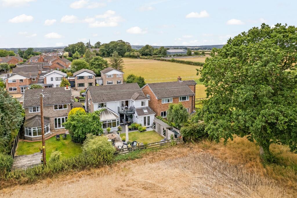 5-bed detached on Orchard Drive, Little Leigh, CW8, £700,000