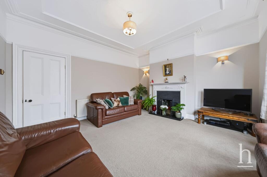 House in Wirral, Liverpool City Region - View 5