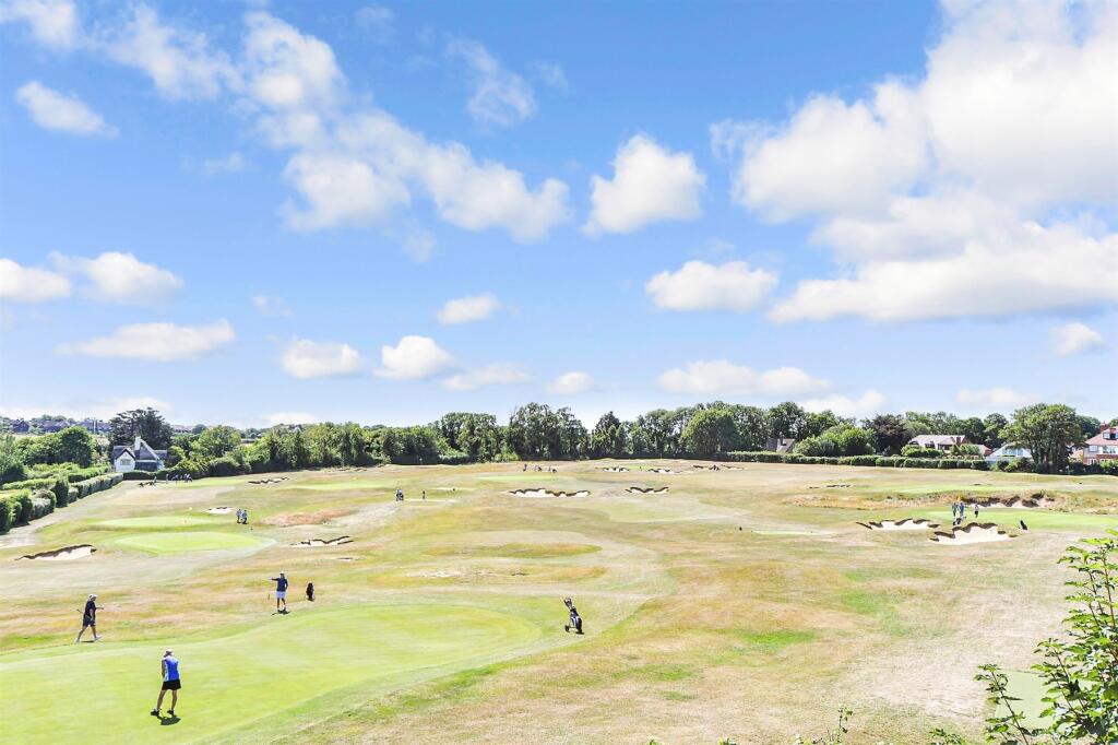 2-bed flat on The Fairways, Convent Road, Broadstairs, Kent, £395,000