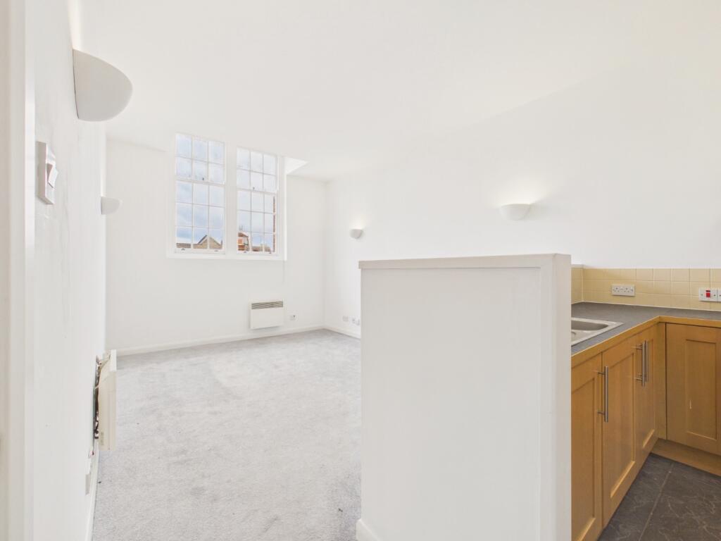 Apartment in Hull, Garrison Side, Old Town - View 5