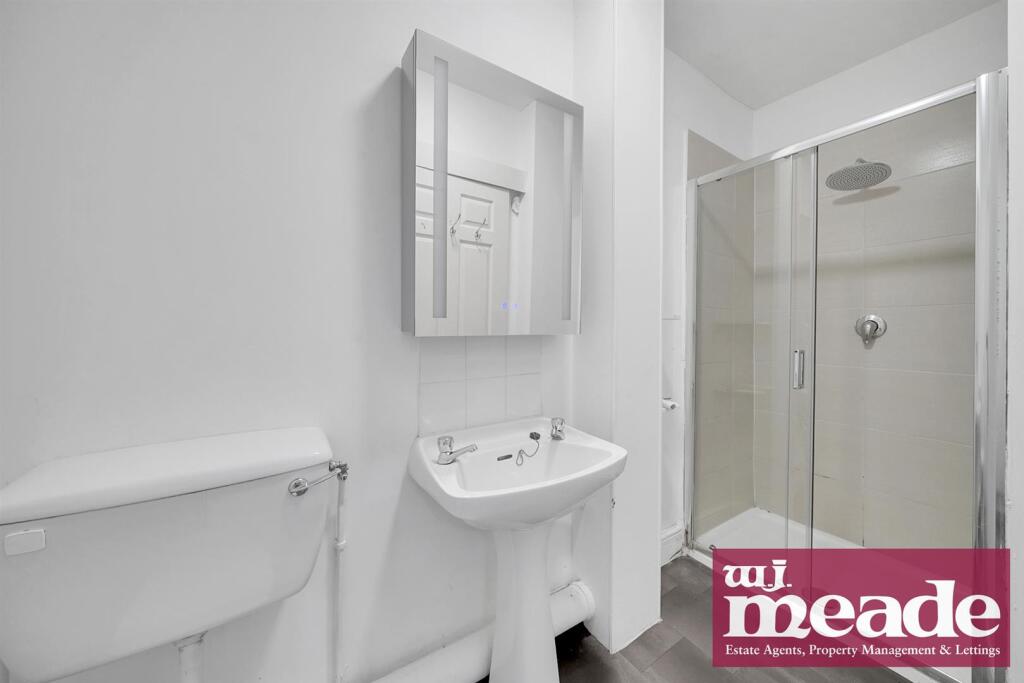 4 bedroom semi-detached house for rent