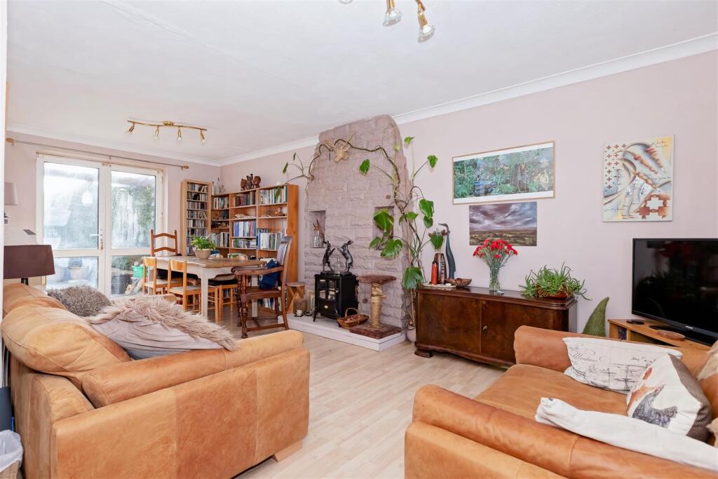 House in Worthing, West Sussex - View 2