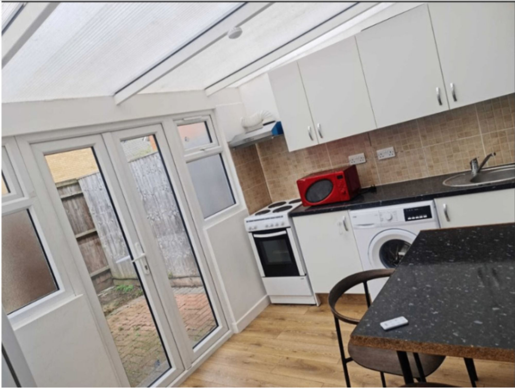 1 bedroom property for rent in Shropshire Close, Mitcham, CR4
