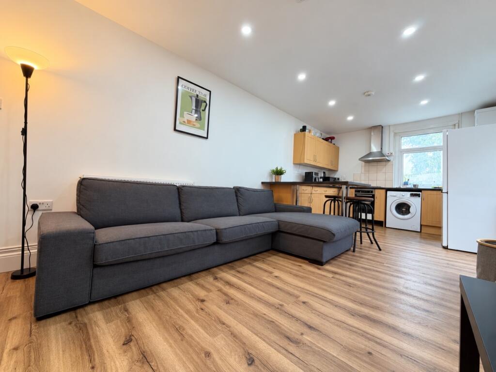 House in Cardiff, Maindy, Cathays - View 2