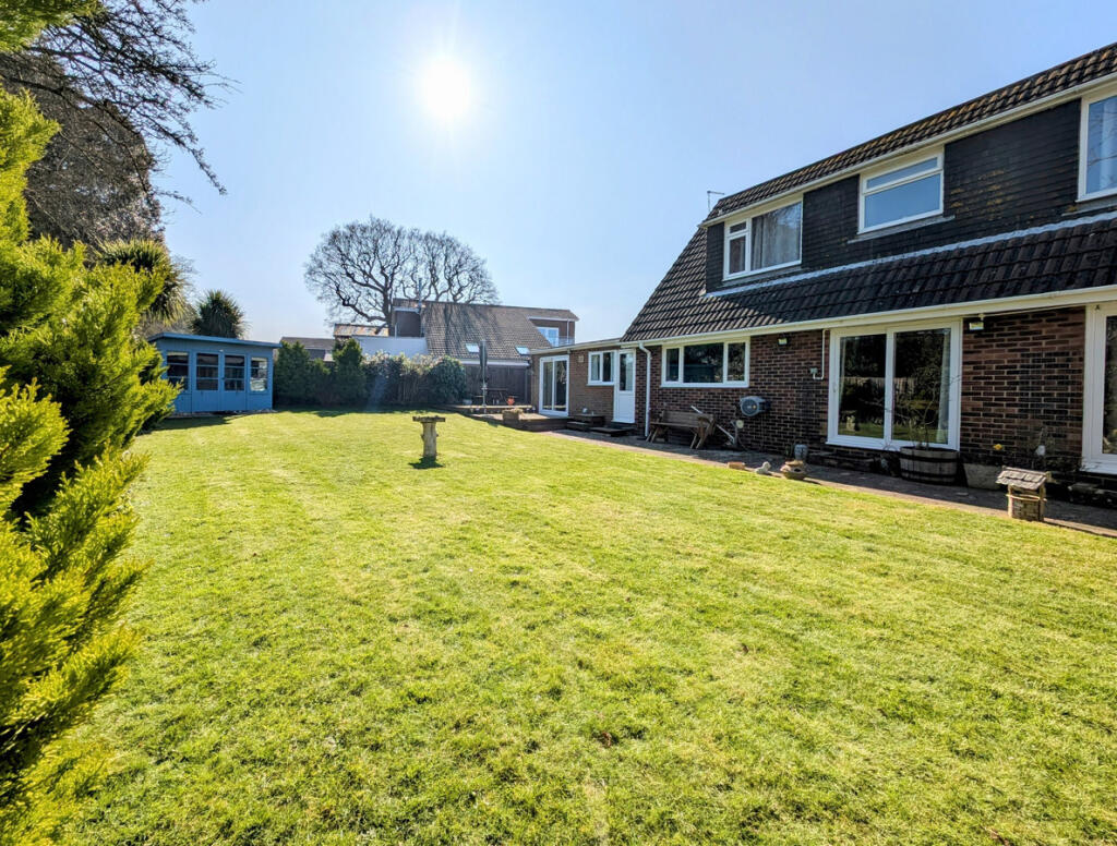 House in Nettlestone - More