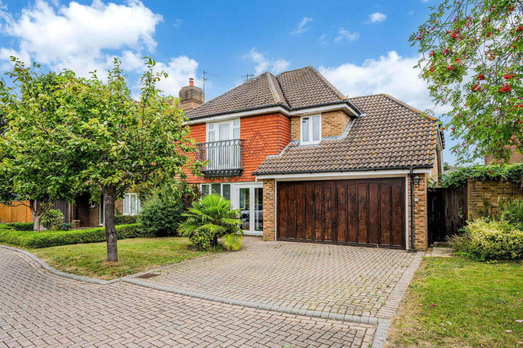 Main image of property: Lincolns Mead, Lingfield, RH7 6TA