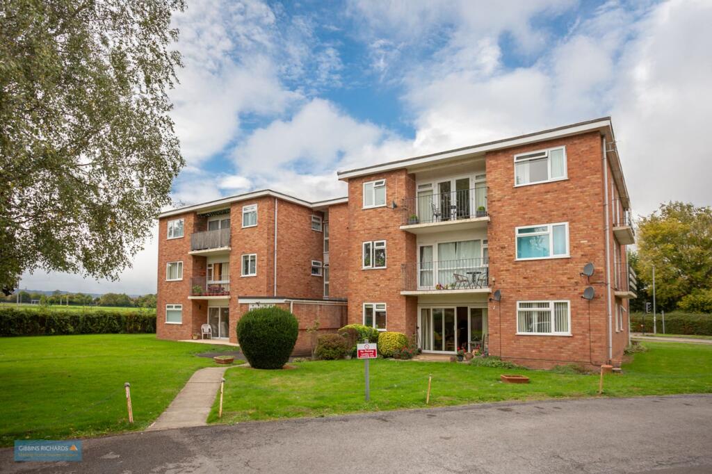 2-bed flat on Ferndown Close, Blythe Court Ferndown Close, TA1, £190,000