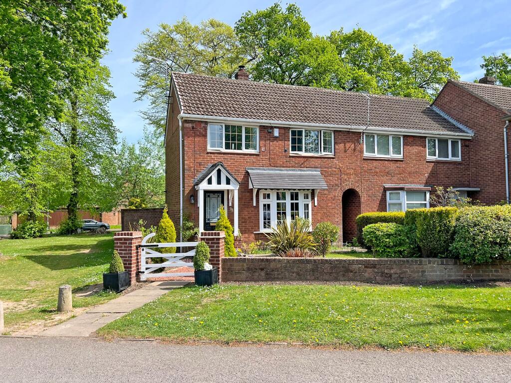 2-bed terraced on Woodhouse Road, Tettenhall Wood, WV6, £200,000