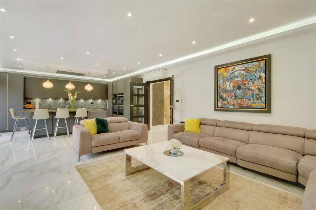 House in Watford - View 4