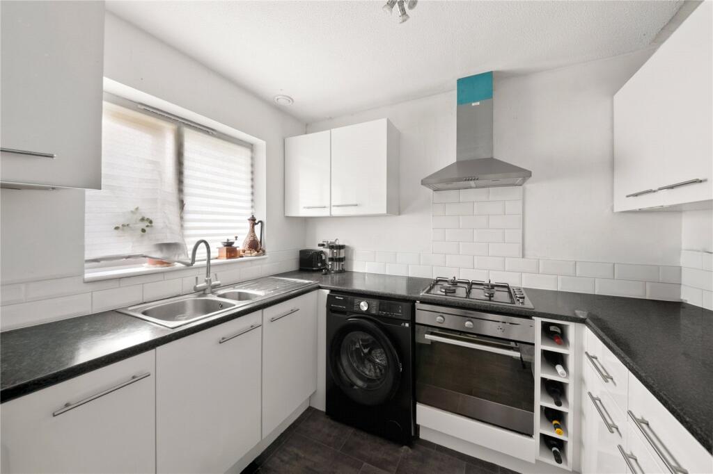 Apartment in Southall - View 4