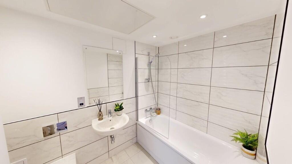 Apartment in Slough - View 4