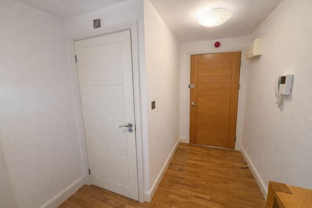 Apartment in Bradford, Clayton - View 2