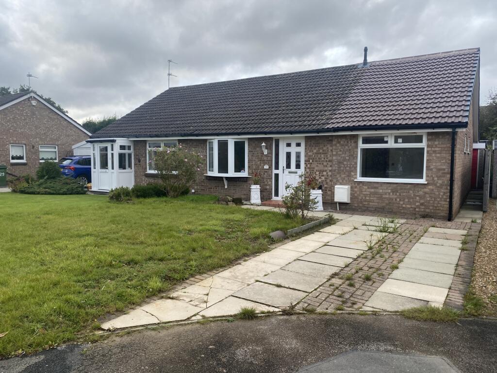 2-bed house on Totnes Avenue, Bramhall,, £350,000