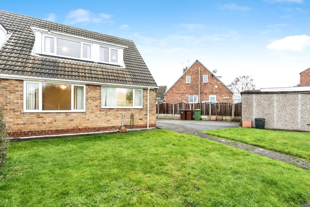 Main image of property: Everdale Mount, South Elmsall, Pontefract, West Yorkshire, WF9