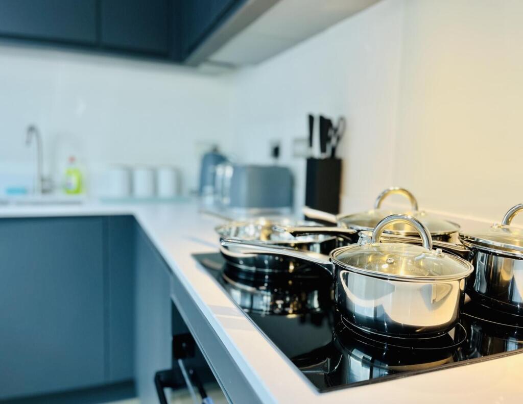 Apartment in Manchester, Old Trafford - View 2