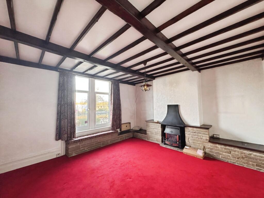House in Kirklees, Cleckheaton - More