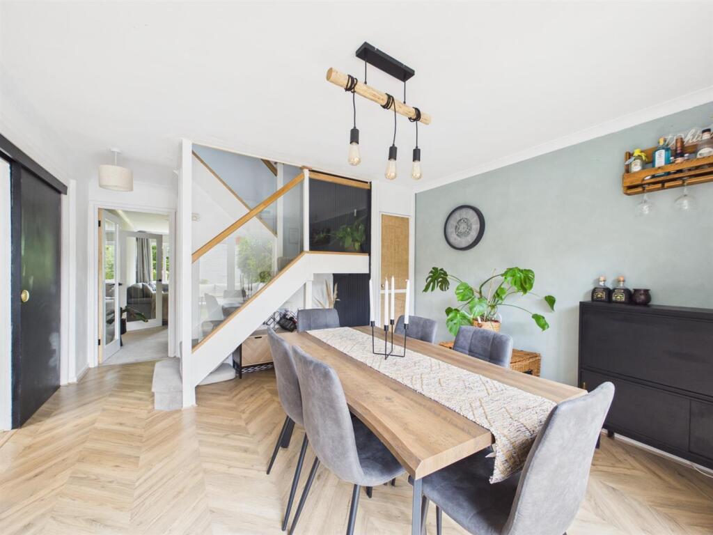House in London, Kenley - View 2
