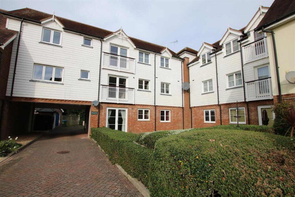 Main image of property: Pondtail Park, Horsham, West Sussex