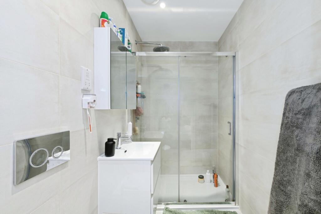 Apartment in Croydon - View 5