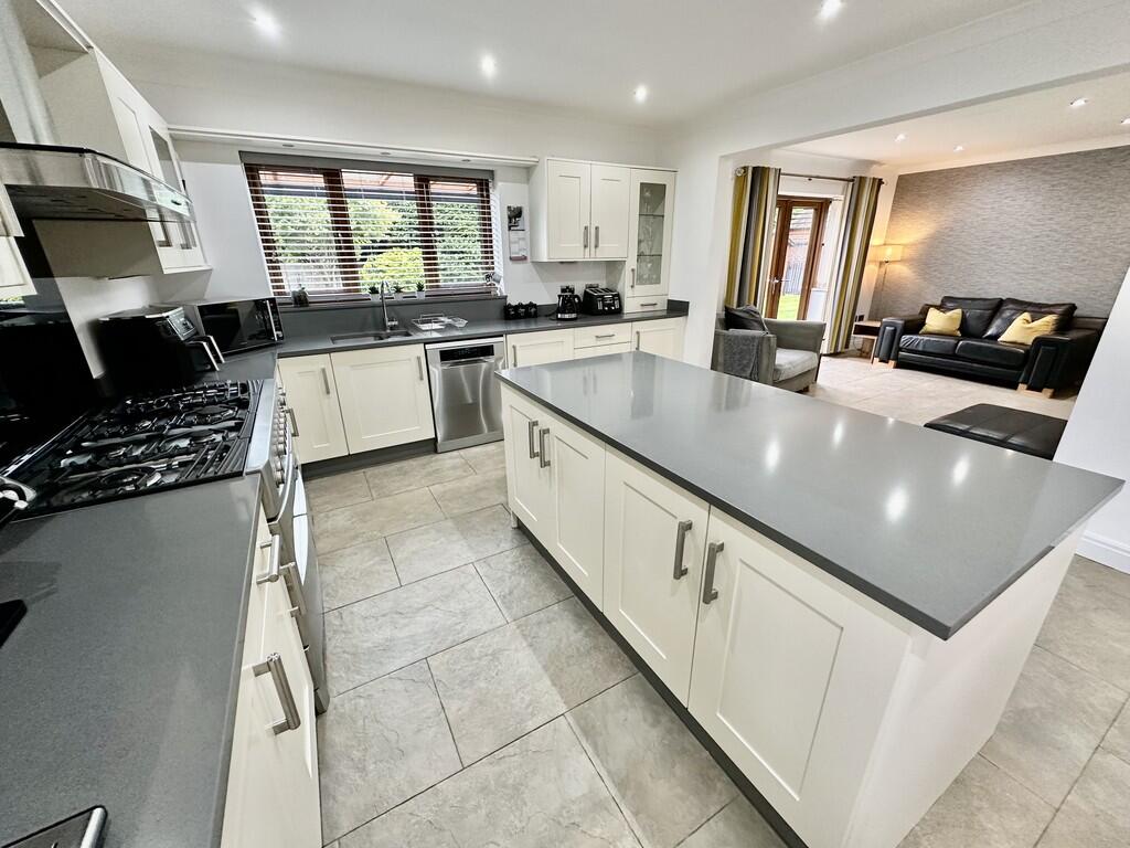 Whiphill Lane, Armthorpe, Doncaster photo 3