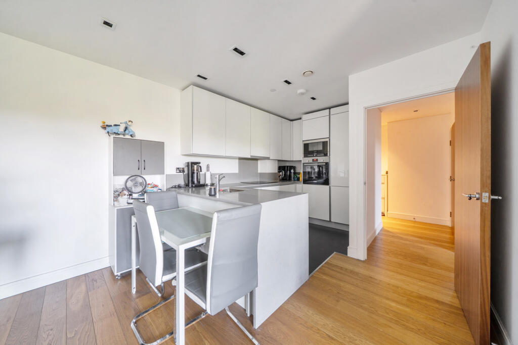 Apartment in London - View 4