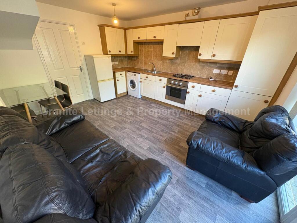 House in Manchester, Brunswick, Chorlton-on-Medlock - View 4