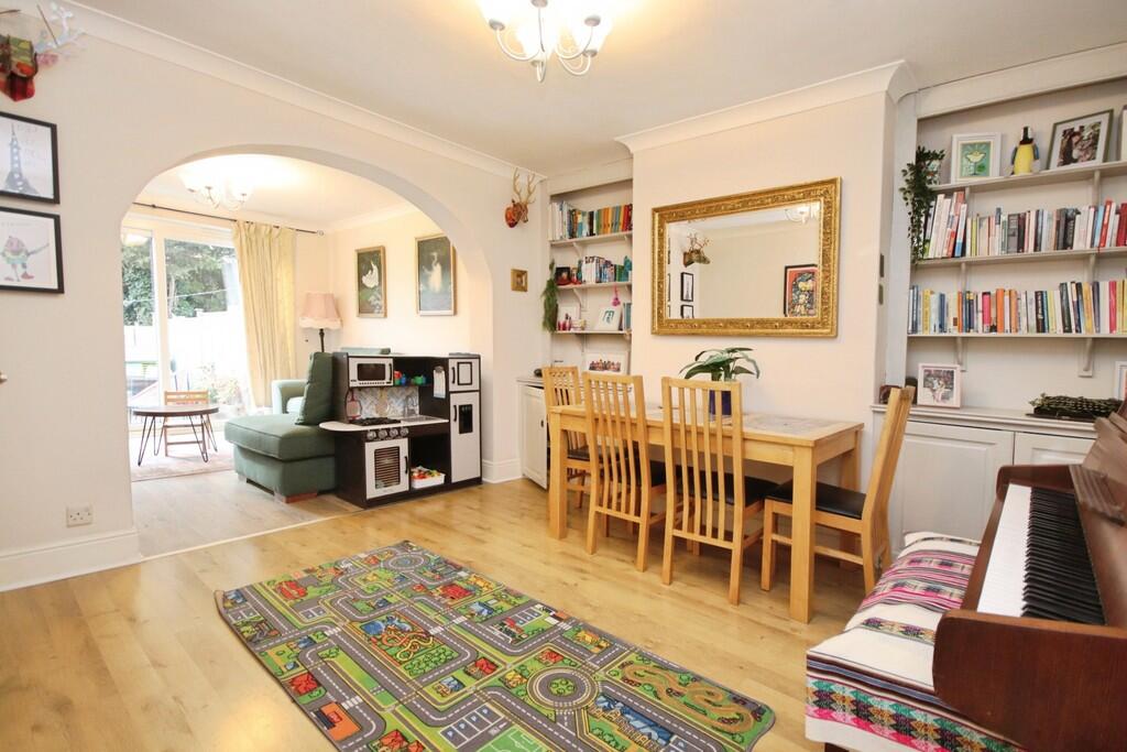House in Lincoln - View 5