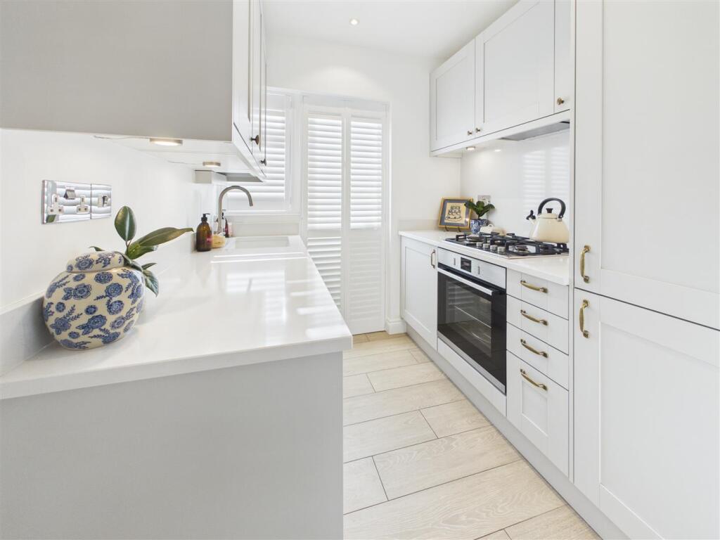 Apartment in Kingston upon Thames - View 5
