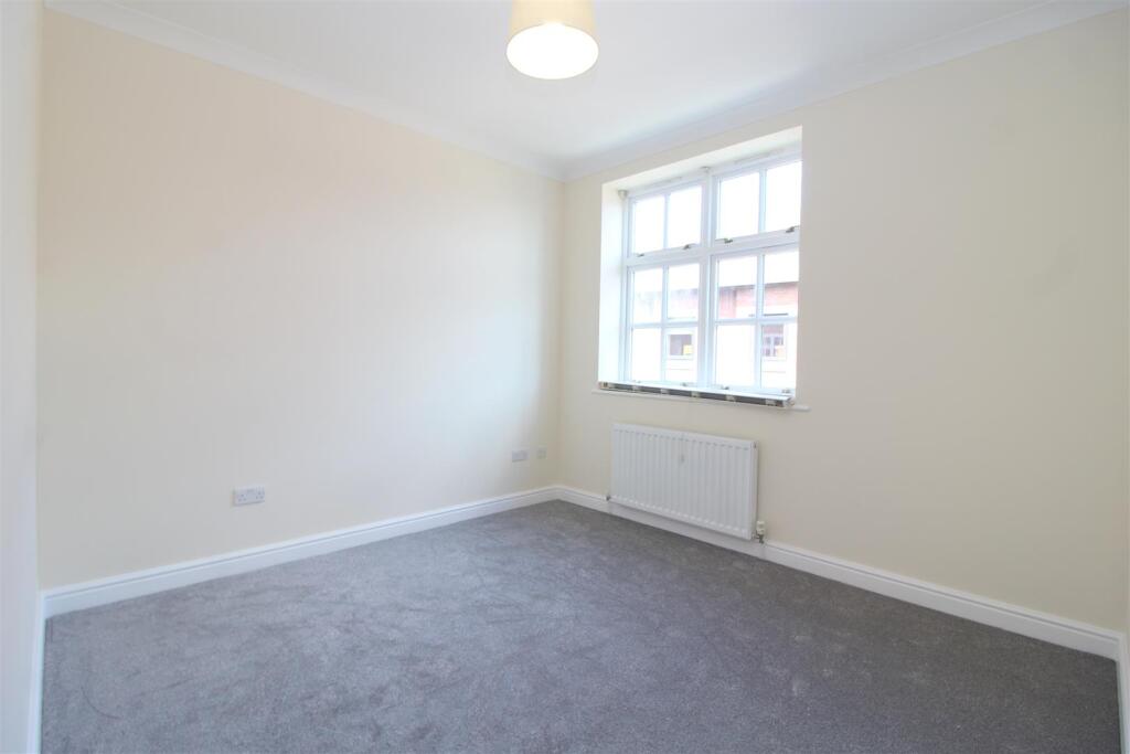 Apartment in St Albans - More