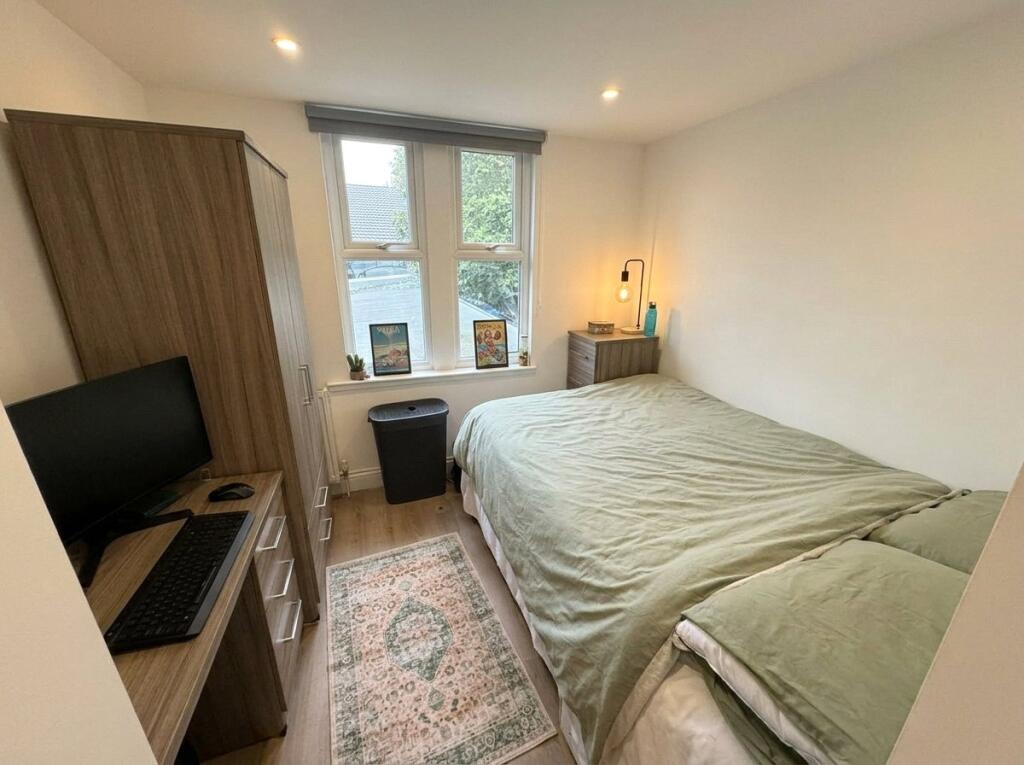 Apartment in Bristol, Cotham - View 4